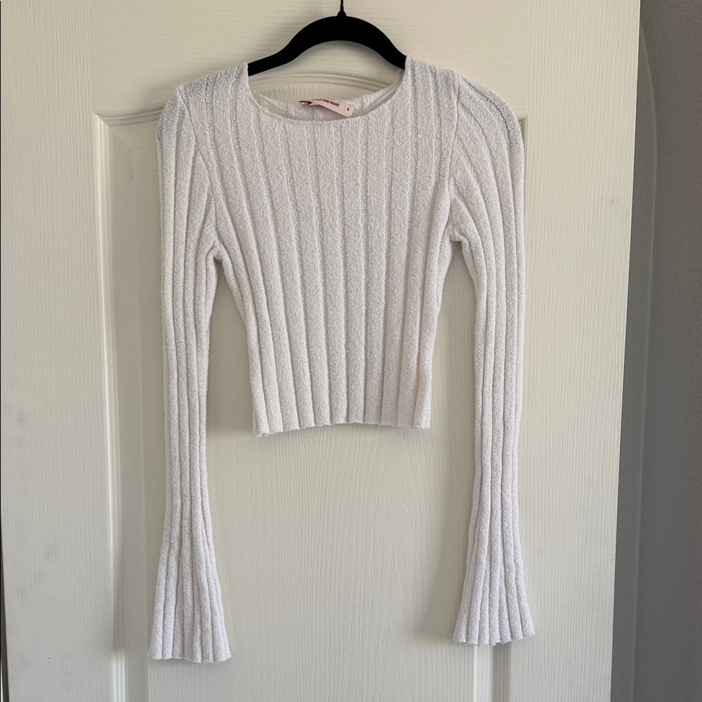 Women's White Ribbed Long-Sleeve Crop Top with Flared Cuffs